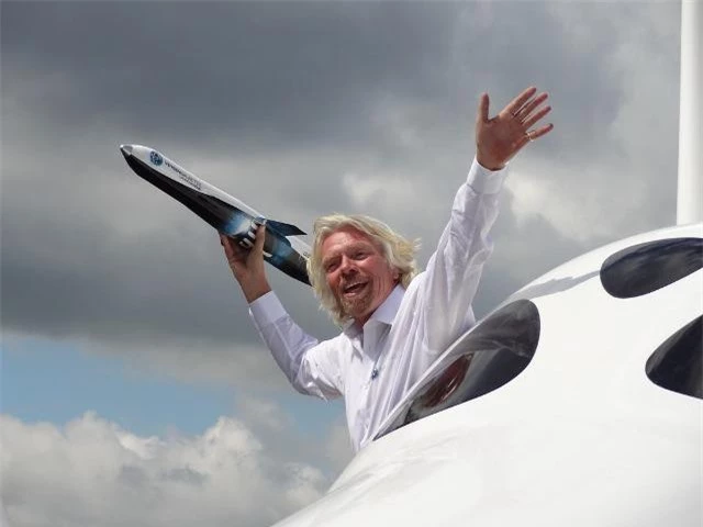 Tỷ phú Richard Branson, ông trùm kinh doanh, nhà đầu tư, nhà từ thiện, nhà sáng lập Tập đoàn Virgin toàn cầu với hơn 400 công ty.