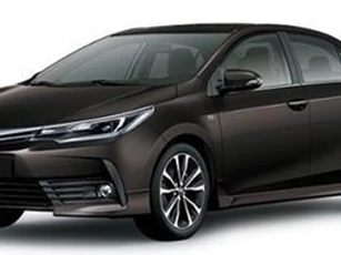 Toyota Corolla Altis giảm giá bán, hút khách hàng