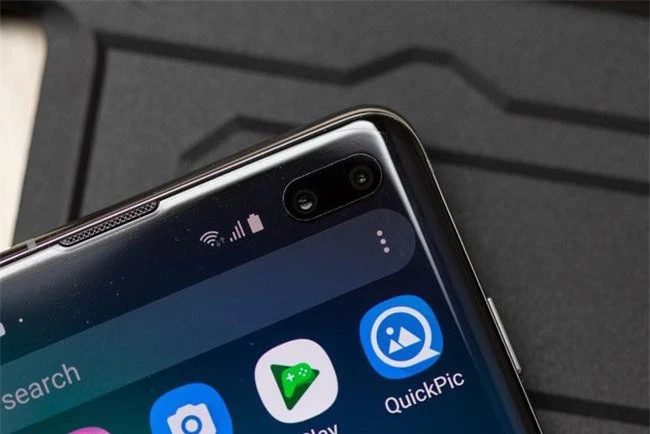 S10 và S10 + đi kèm với bộ bảo vệ màn hình 