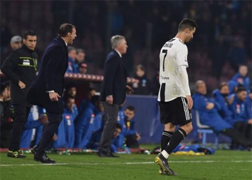 Sôi tiết, Cris Ronaldo quát cả HLV Allegri