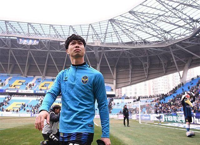 Chưa được ra sân, Công Phượng vẫn nhận nhiều lời khen