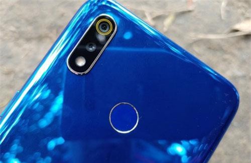 Smartphone camera kép, RAM 4 GB, pin 4.230 mAh, giá gần 3 triệu