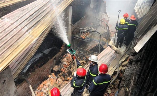 TPHCM: Hai vụ sập nhà, cháy nhà, một người tử vong, nhiều tài sản bị thiêu rụi