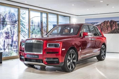 1. Rolls-Royce Cullinan (giá khởi điểm: 325.000 USD).