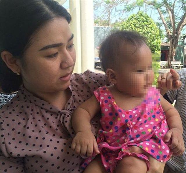 Đồng Tháp: Phá cửa phòng trọ giải cứu bé gái 8 tháng tuổi nghi bị mẹ nuôi bạo hành