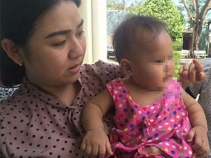 Đồng Tháp: Phá cửa phòng trọ giải cứu bé gái 8 tháng tuổi nghi bị mẹ nuôi bạo hành