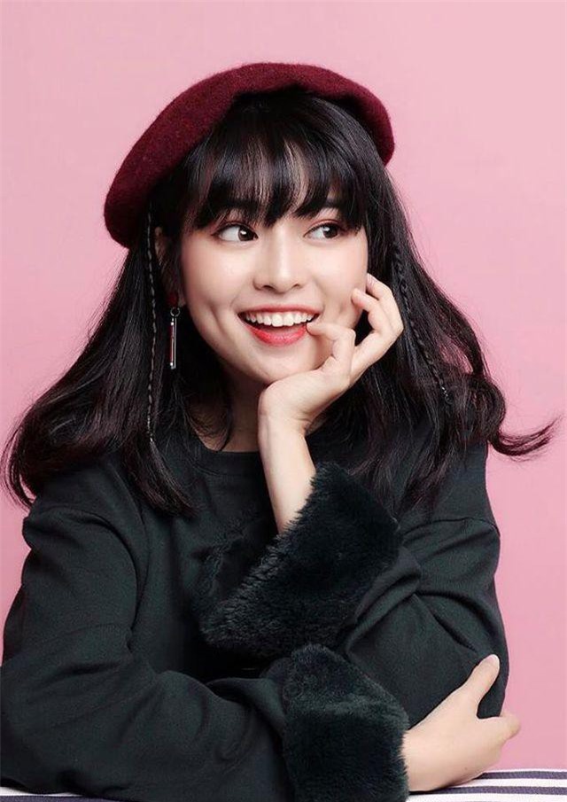 “Thiên thần má lúm” sở hữu nụ cười tỏa nắng gây thương nhớ dân mạng