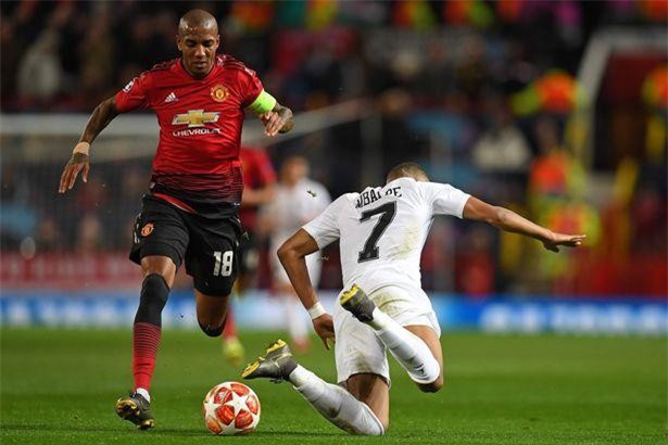 Ashley Young: M.U không bao giờ chết