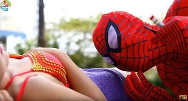 Hiểm họa khôn lường khi để trẻ em xem video trên Youtube một mình