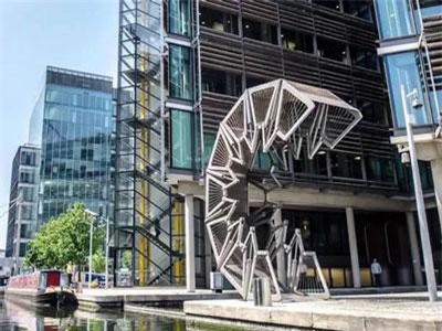 CLIP: Cây cầu đặc biệt cuộn tròn 'như con sâu'