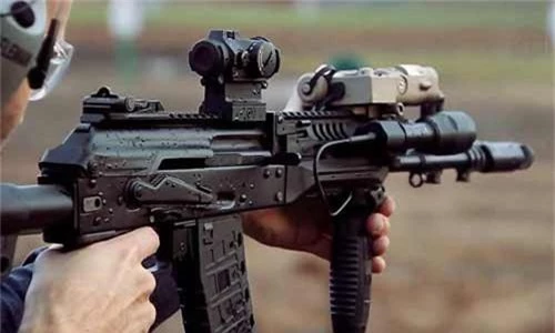 Ban AK-103 cho A Rap Xe Ut, Nga lai trung dam o IDEX 2019