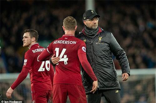 Những con số chỉ ra tại sao Liverpool đặc biệt lo ngại về hàng tiền vệ