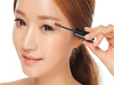 CLIP: Hướng dẫn cách trang điểm cơ bản cho các cô nàng mới tập make up