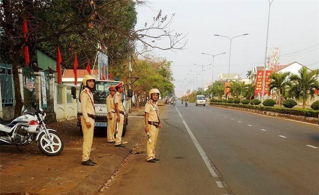Cấm cán bộ, chiến sĩ công an đút tay vào túi quần khi làm nhiệm vụ