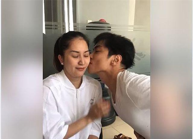 Khánh Thi bật khóc khi được ông xã kém 12 tuổi tặng quà 8/3 bất ngờ