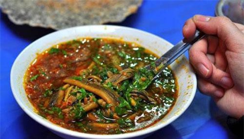 Quán miến lươn, bánh mướt ngon nức tiếng ở Nghệ An