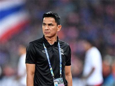 Thực hư chuyện đội bóng của Văn Lâm mời HLV Kiatisak