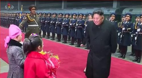 CLIP: Người dân Triều Tiên vui mừng chào đón chủ tịch Kim Jong-un