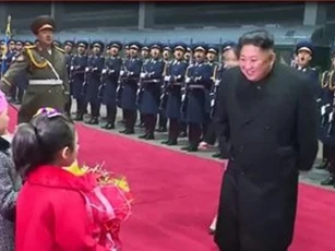 CLIP: Người dân Triều Tiên vui mừng chào đón chủ tịch Kim Jong-un