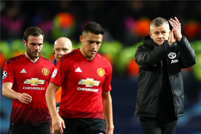 M.U buông Champions League: Nước cờ cao tay?