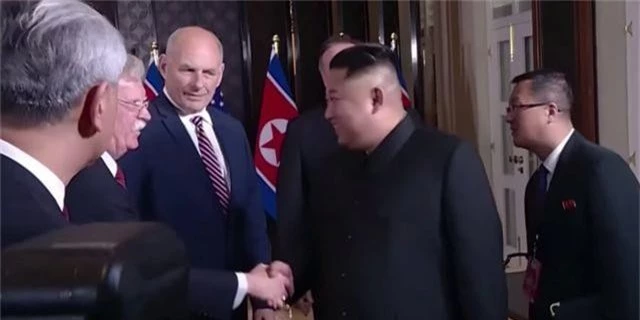 Ông Kim Jong-un từng đề nghị chụp ảnh chung với cố vấn an ninh quốc gia Mỹ - 1