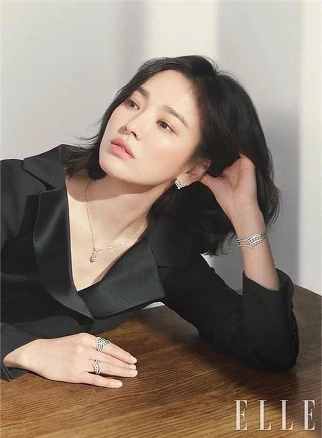 Phớt lờ tin đồn ly hôn, Song Hye Kyo “đốn tim” cư dân mạng với loạt ảnh đẹp lung linh - 1