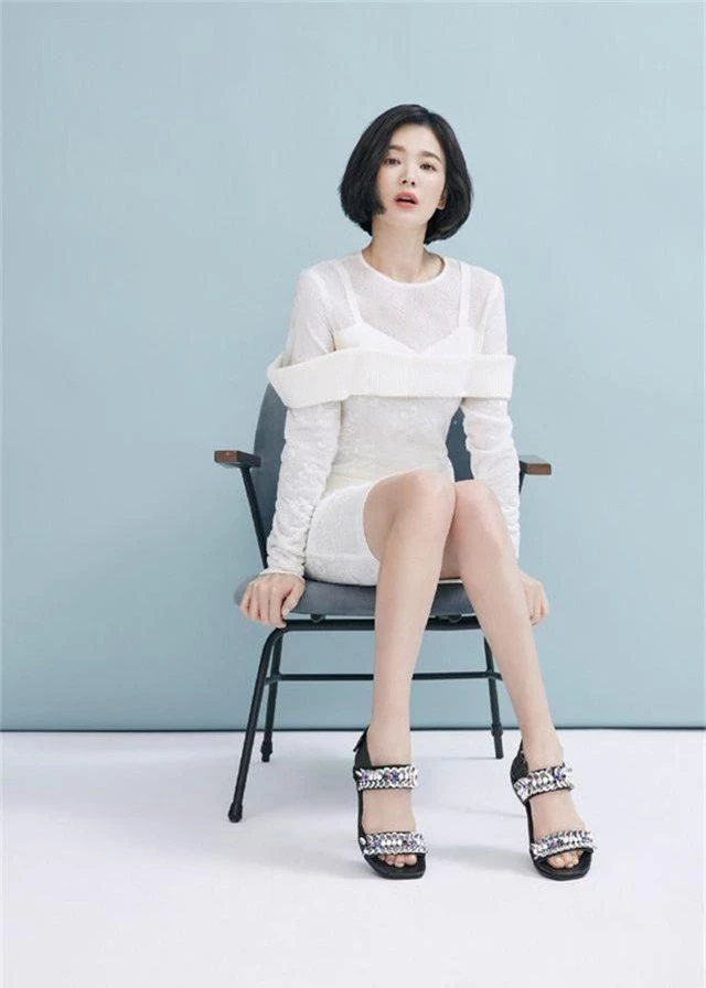 Phớt lờ tin đồn ly hôn, Song Hye Kyo “đốn tim” cư dân mạng với loạt ảnh đẹp lung linh - 13