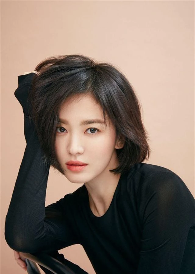 Phớt lờ tin đồn ly hôn, Song Hye Kyo “đốn tim” cư dân mạng với loạt ảnh đẹp lung linh - 4