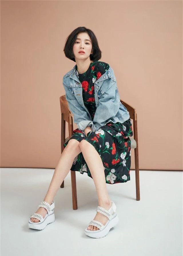 Phớt lờ tin đồn ly hôn, Song Hye Kyo “đốn tim” cư dân mạng với loạt ảnh đẹp lung linh - 8