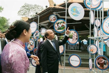 Khai mạc triễn lãm lưu động về chủ đề an toàn cho phụ nữ và trẻ em