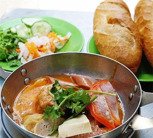 Những quán bánh mì chảo nườm nượp khách ở Sài Gòn