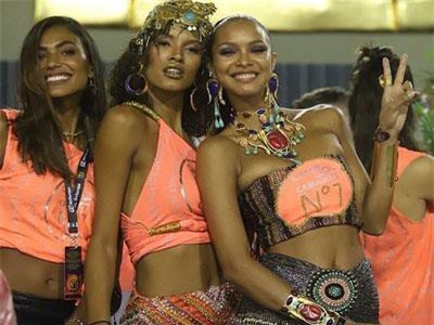 Dàn thiên thần Victoria's Secret gợi cảm dự lễ hội carnival