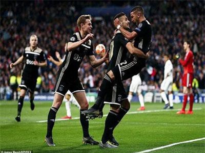 Những khoảnh khắc Real Madrid sụp đổ ở Bernabeu, trở thành cựu vương Champions League