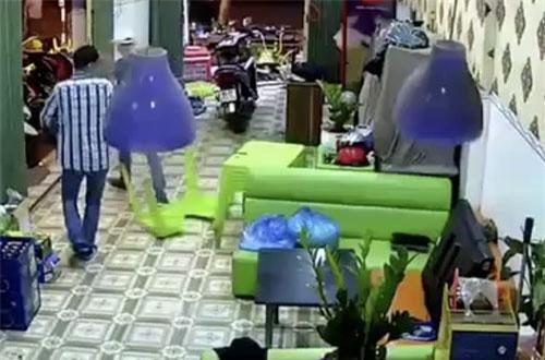 Vụ côn đồ chém loạn xạ tại quán cà phê: Khởi tố 5 đối tượng