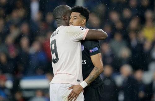 CLIP: Hành động đẹp của Lukaku sau khi M.U 'đè bẹp' PSG