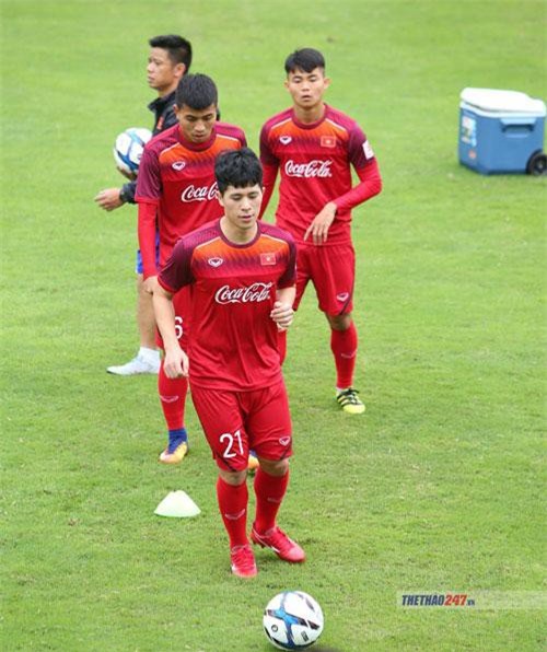 Đình Trọng tập luyện bình thường, sẵn sàng 'chiến' với Thái Lan, Indonesia