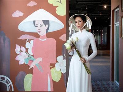 H'Hen Niê đội nón lá, mặc áo dài khoe vẻ đẹp dịu dàng