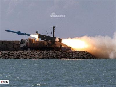 Iran khoe tên lửa chống hạm "phong tỏa" vịnh Ba Tư