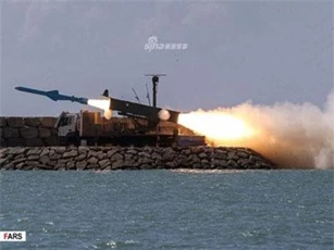 Iran khoe tên lửa chống hạm "phong tỏa" vịnh Ba Tư