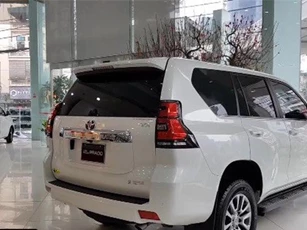 Thị trường ô tô sức mua yếu, đại lý tặng thêm gói phụ kiện