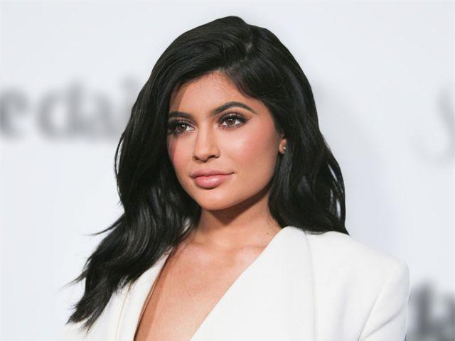 Nói Kylie Jenner là tỷ phú “tự thân”, có đúng không?