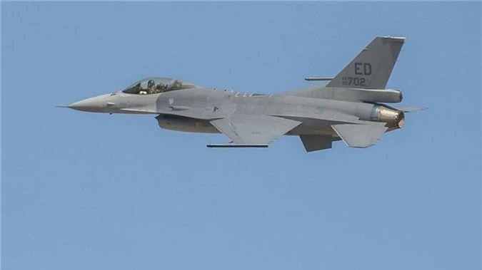 Chi 13 ty USD mua F-16, Dai Loan quyet vuc day khong quan-Hinh-3