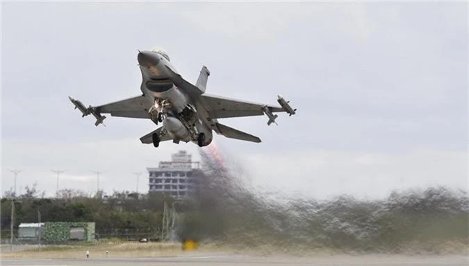 Chi 13 ty USD mua F-16, Dai Loan quyet vuc day khong quan-Hinh-9