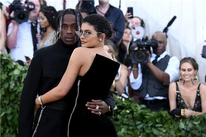 recording-artist-travis-scott-and-kylie-jenner-attend-the-news-photo-956425494-1533656938
