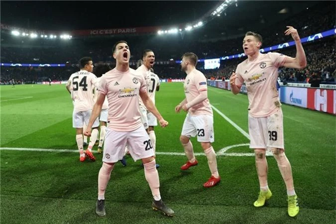 HLV Solskjaer tiết lộ nội dung cuộc nói chuyện giúp MU ngược dòng không tưởng trước PSG