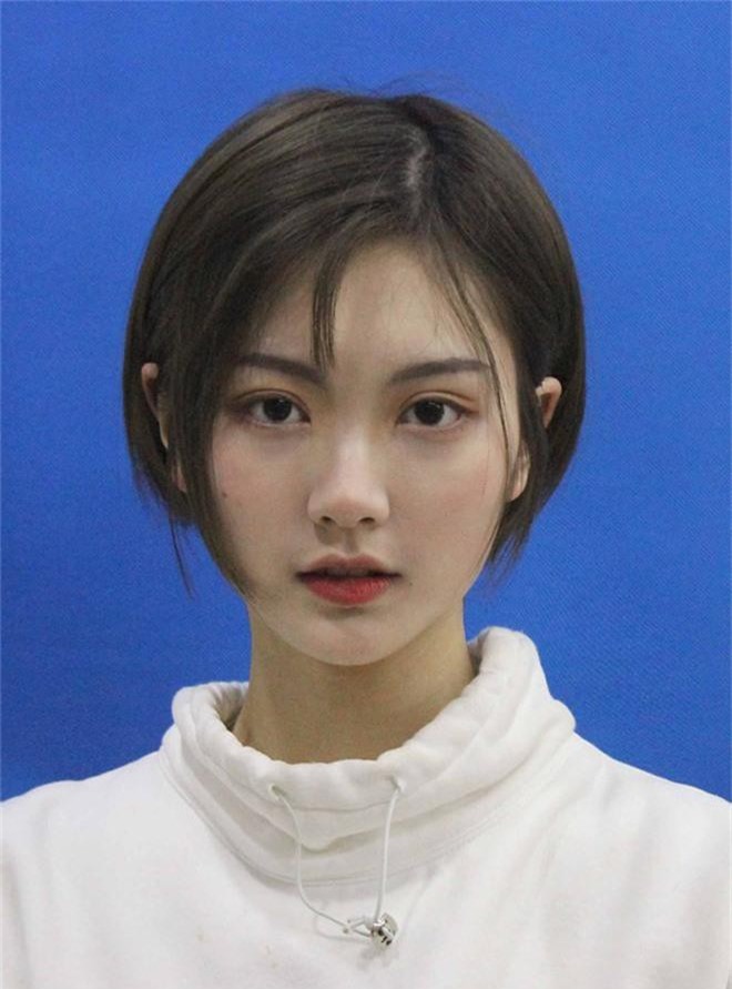 Nữ thần ảnh thẻ/ tóc ngắn/ Trung Quốc: Với tính cách mạnh mẽ, nữ thần ảnh thẻ Trung Quốc luôn gây ấn tượng với mái tóc ngắn đầy phong cách. Hãy chiêm ngưỡng những bức ảnh này để cảm nhận sức hút của nữ thần ảnh thẻ Trung Quốc.