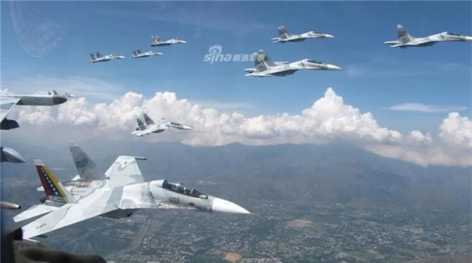 Venezuela khoe Su-30, chung minh suc manh khong quan nhat Nam My