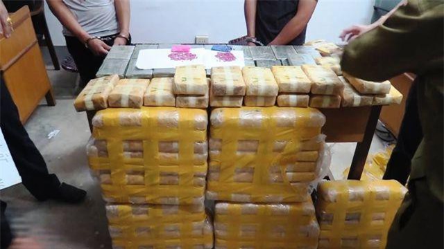 Hà Tĩnh: Đang tuồn 60 vạn viên ma túy và 36 bánh heroin vào Việt Nam thì bị bắt giữ