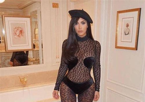 Thêm một bộ đồ hở "choáng váng" của Kim Kardashian