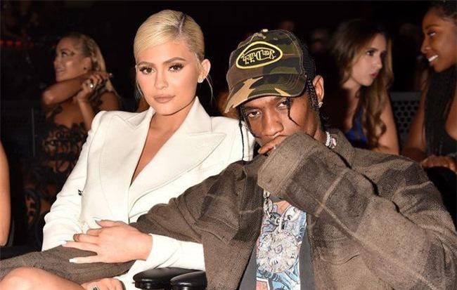 Gu chọn bạn trai khác người và chuyện "ăn cơm trước kẻng" của nữ tỷ phú trẻ nhất thế giới - vượt mặt cả ông chủ Facebook